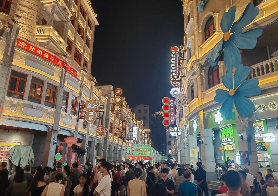 五一乐游梧州梧州骑楼城梧现精彩51假期的梧州骑楼城，人人人人人 