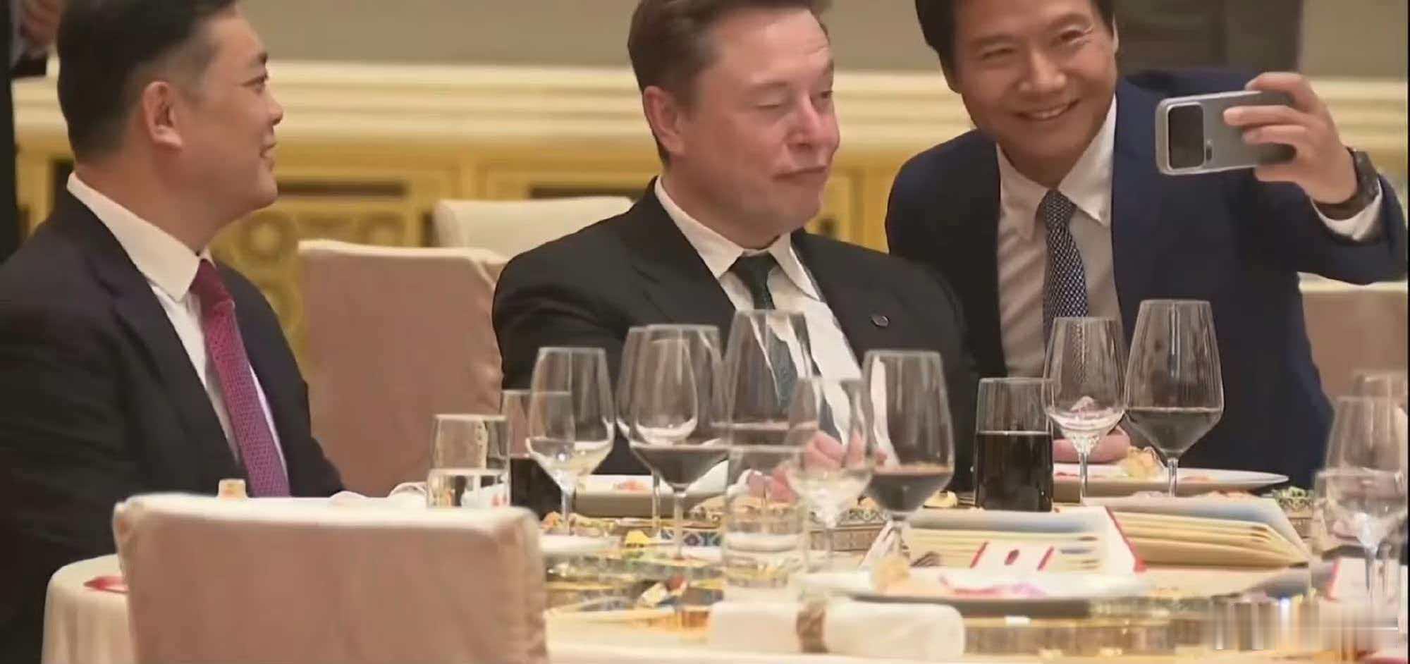 似乎是今天晚宴的中方企业家名单，16位中方VS17位美方，中美双方企业是否有些高