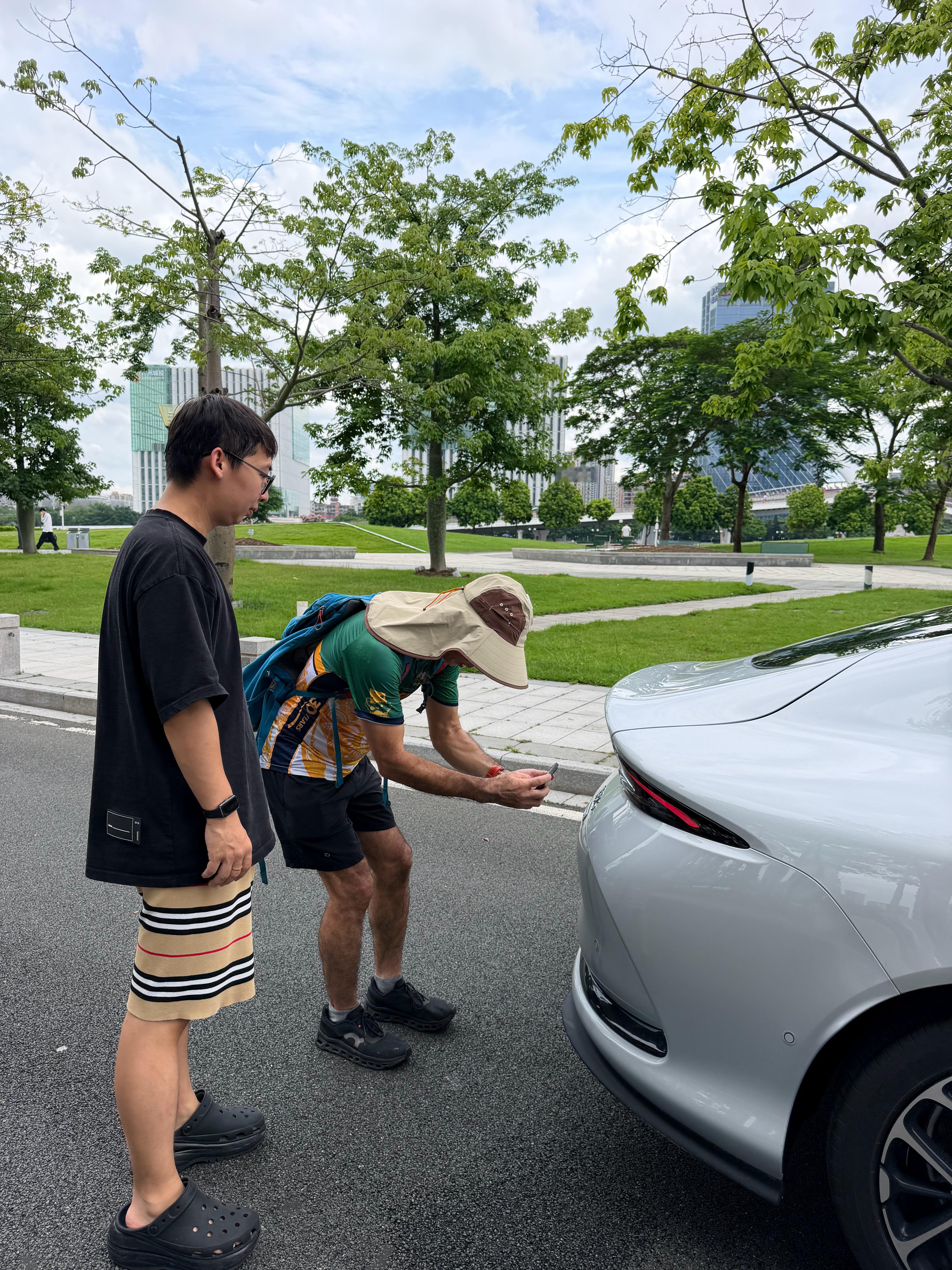 全新一代智己l6 回头率好高 今天在广州塔下拍摄 被路人又问又拍照珊珊试车 广州