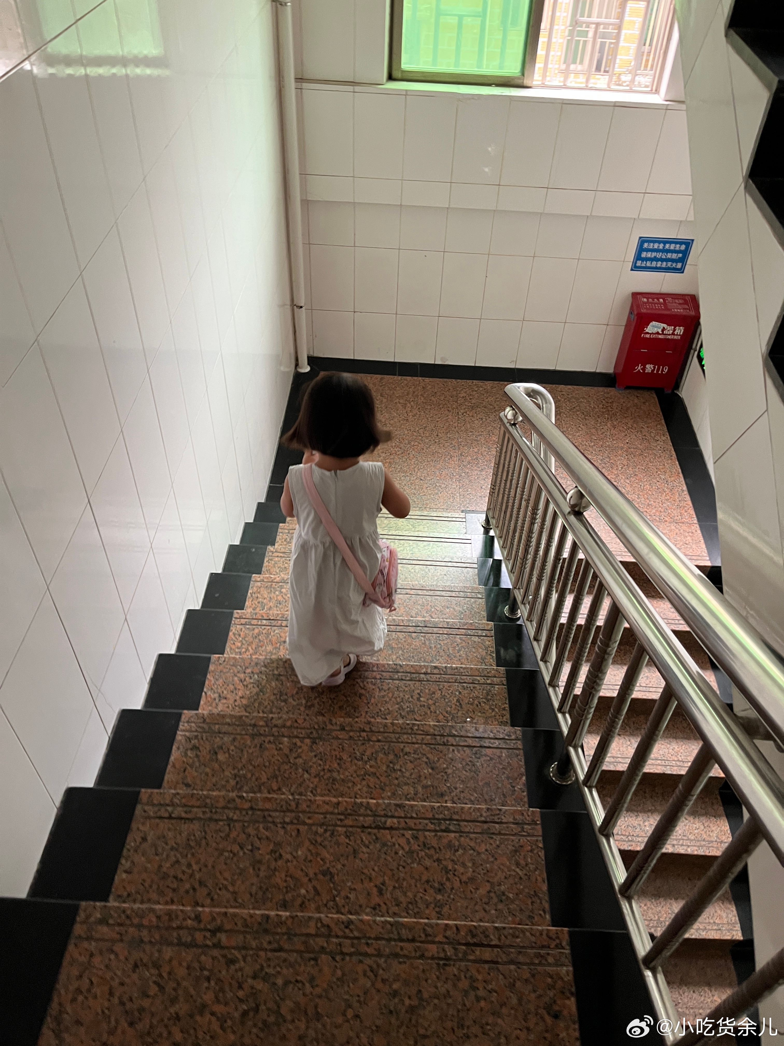 又要去找她姐，其实我不想去，听到她们吵架，我脑壳疼。唐嫣罗晋的女儿都这么大了