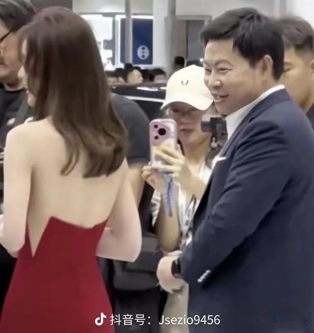 离谱！几十万买的问界汽车，造车的赛力斯居然还亏钱。
 
现在买问界的车主，大部分