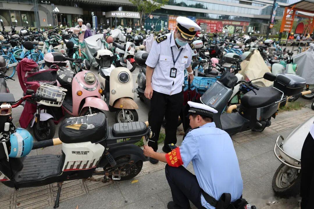 【南沙严管商圈周边停车秩序！7月以来移离违停电动自行车761辆！】曾经，南沙万达