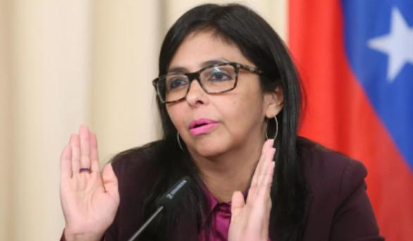 调令下达的瞬间，整个总统府的警戒圈重设。

洛佩斯将军上位不到两个小时，卫队外围