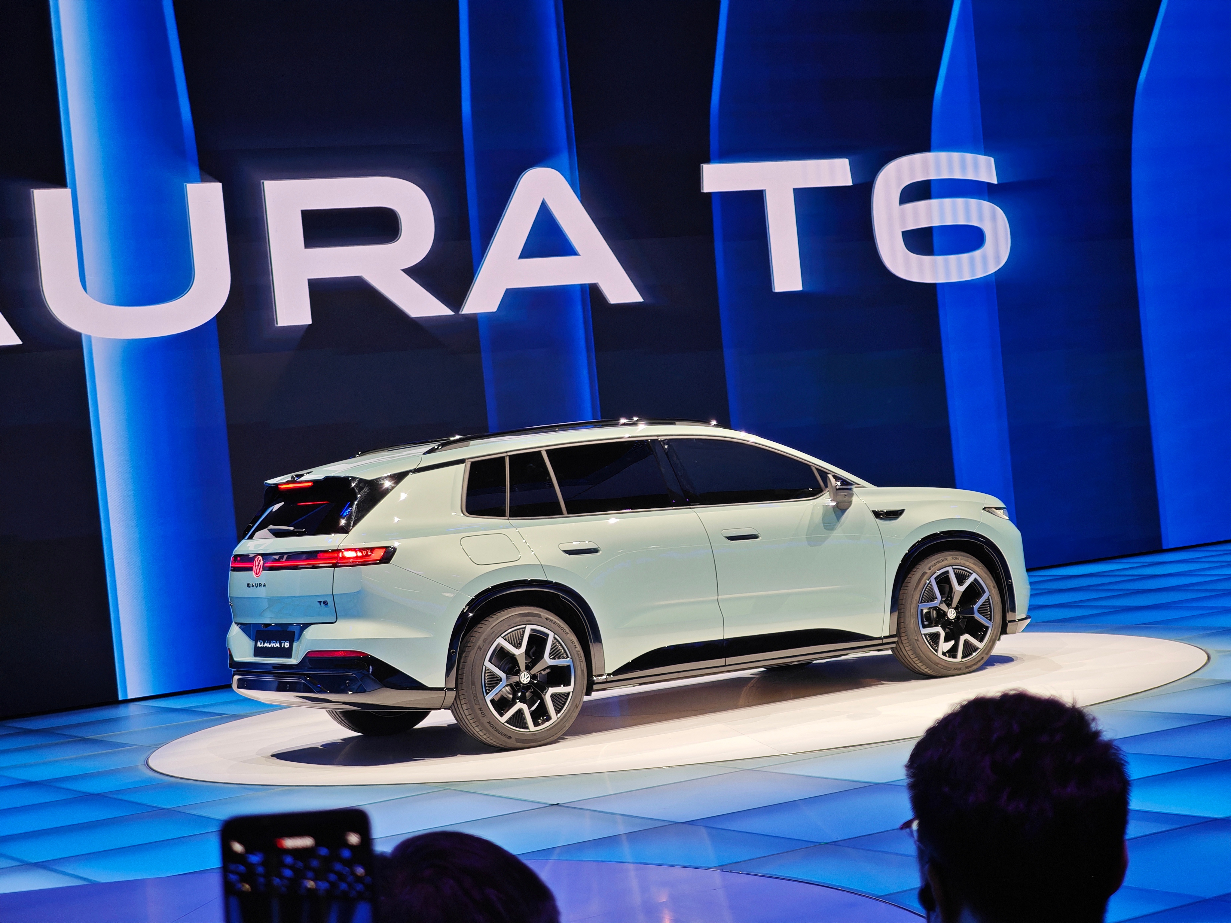 大众品牌首款搭载CEA架构的纯电SUV由一汽大众首发车型叫 ID.AURA T6