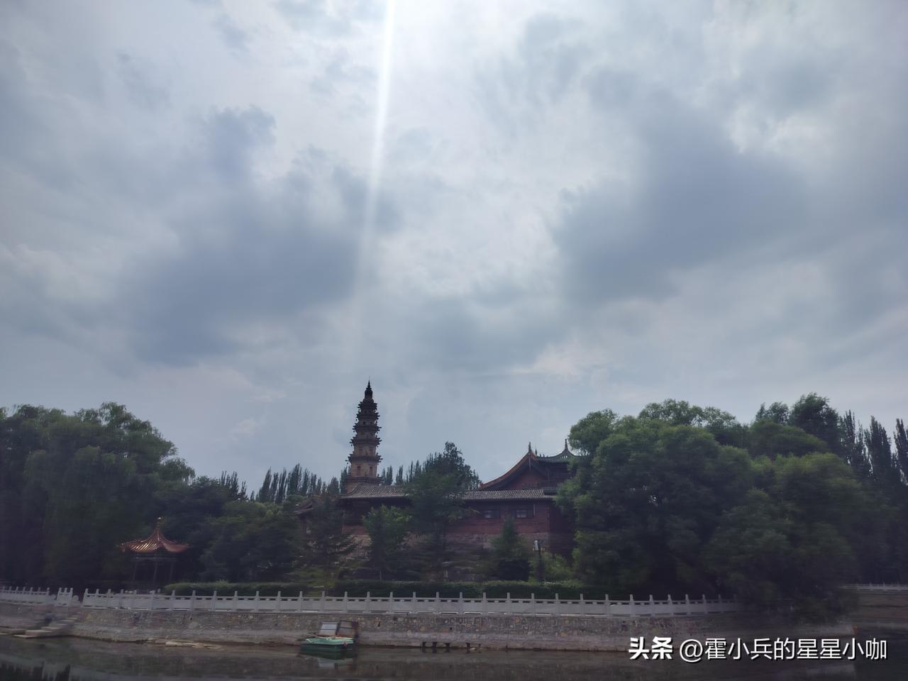 广灵是山西大同下辖县，地处晋冀两省交界，北岳恒山东麓、永定河上游，是山西距北京最