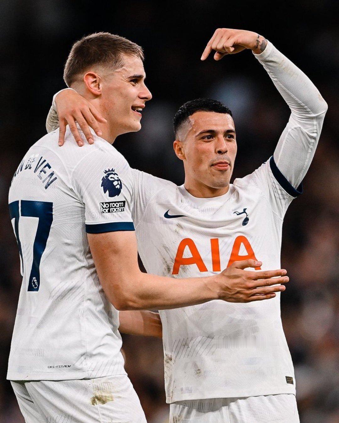 弗兰克赛前新闻发布会确认，波罗腿筋受伤，预计将缺阵4周。范德文也因伤没有随队出征