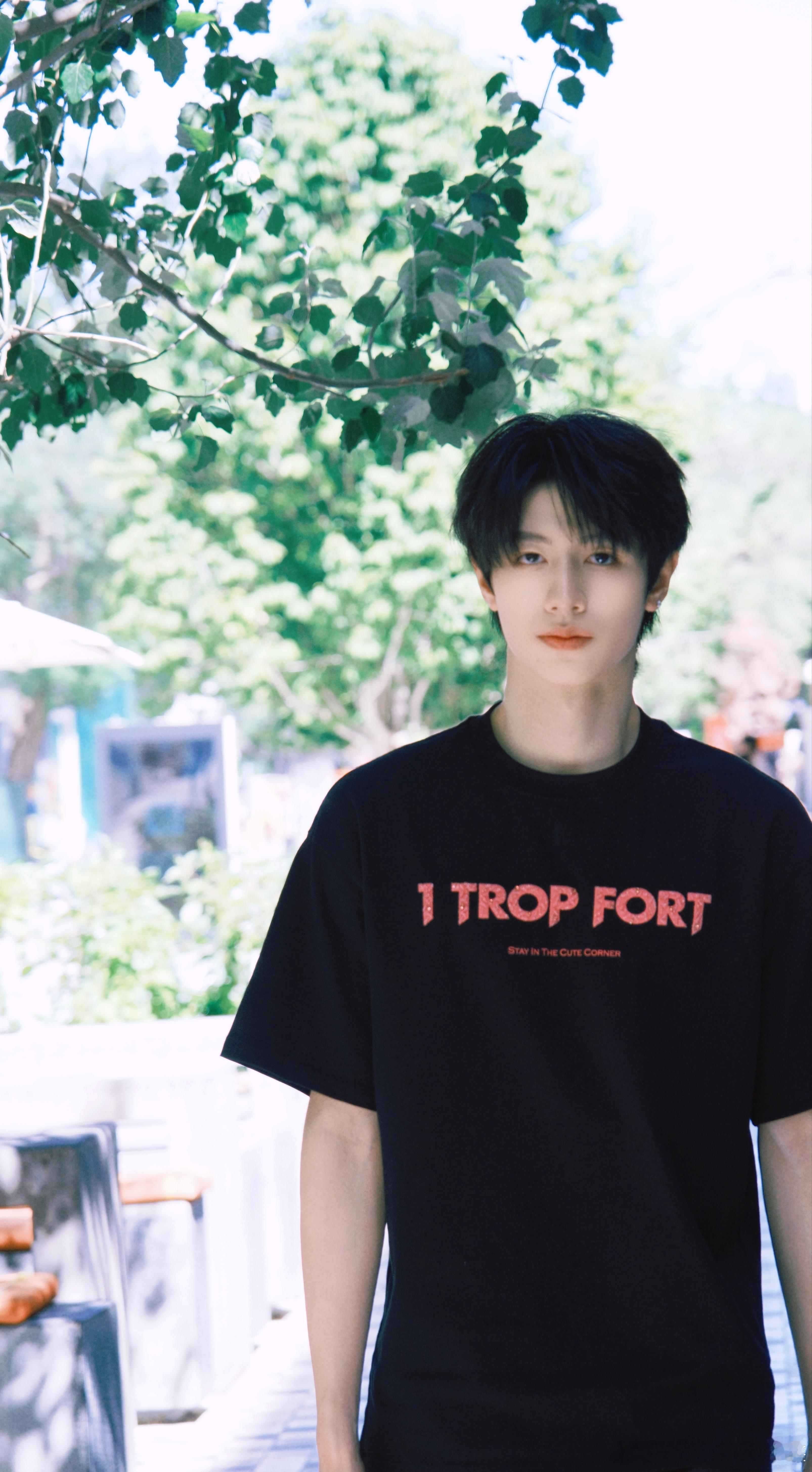 帅是一种感觉 夏日男高朱志鑫又硬控我 ​​​