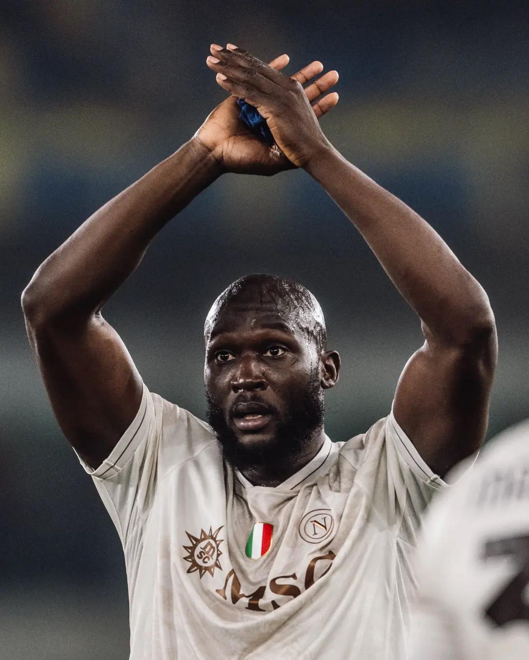 意甲第27轮，那不勒斯客场2:1维罗纳，近期刚刚伤愈复出的卢卡库替补出场，第96