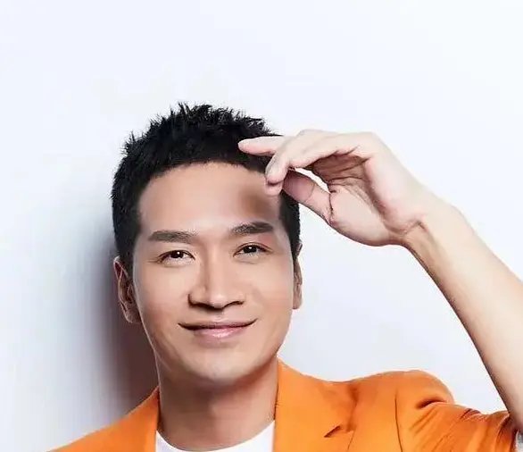 于正为什么总签一些丑鼻子艺人 ​​​