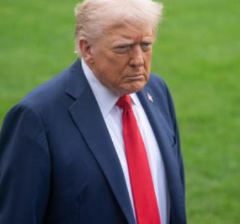 特朗普从海湖庄园抵达安德鲁斯军事基地，一般情况下他下机后都会回答等待已久的记者提