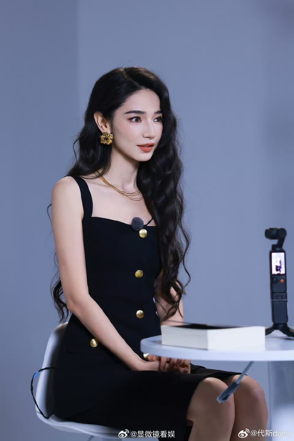 代斯顶着御姐脸学饭撒代斯 谁来了浪姐都得学会饭撒 果然来过浪姐的姐姐们都少不了进