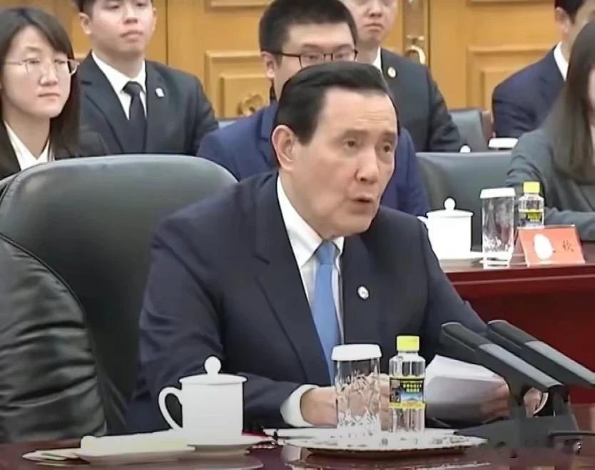 4月11日，马英九的第二次大陆之旅圆满结束，此次祭祖寻根之旅，也在海峡两岸掀起了