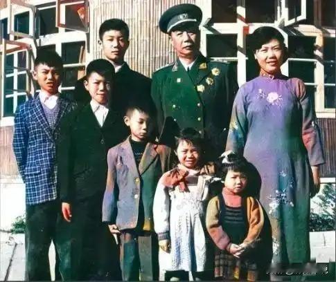 1980年开国上将离婚：相伴四十年，子女为何甘愿放手
 
阅读此文前，诚邀您点击