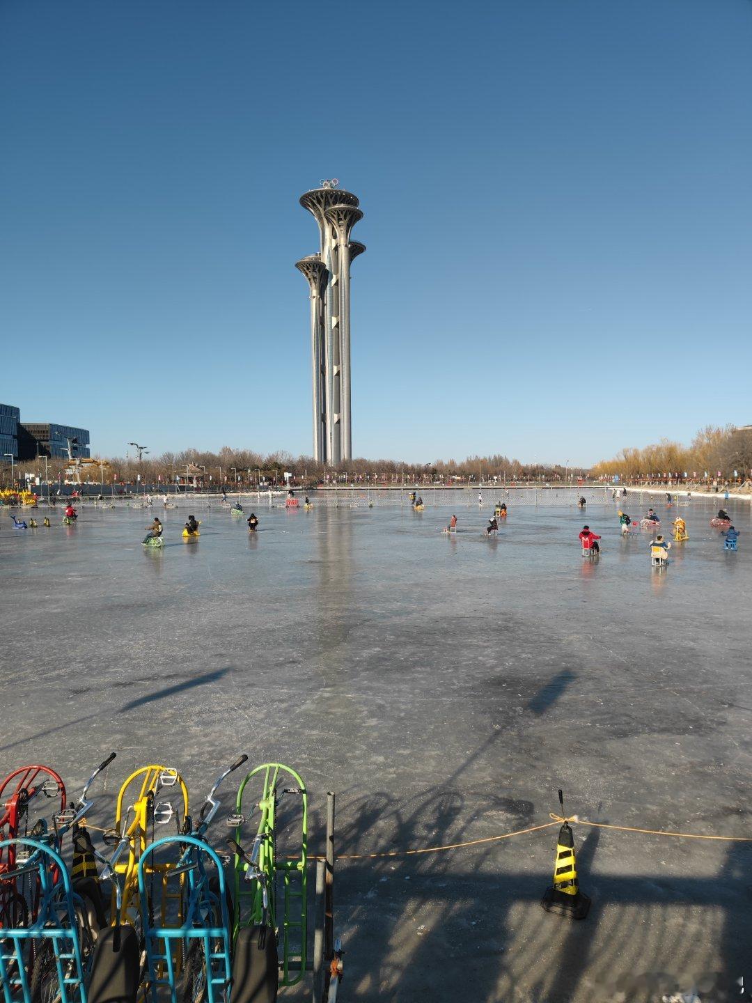 奥林匹克龙形水系滑冰场  摄影