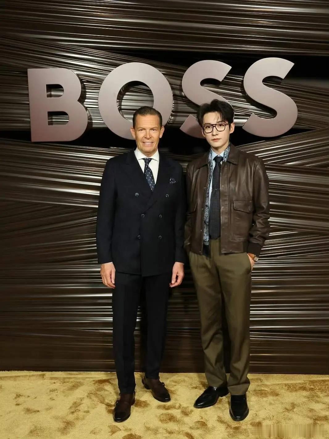 刘学义Boss大秀跟贝克汉姆合影，有点霸总的意思了 