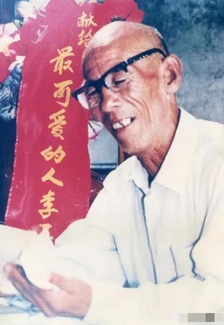 1990年认定牺牲40年的志愿军“烈士”，突然找到部队，老人掏出语文课本：“课文