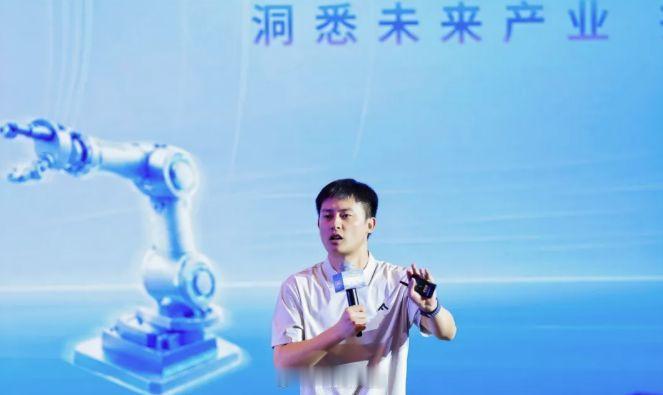 剑南春强国青年共赴未来  古代科举金榜题名，赢的是一身才气、个人前程。而千年之后