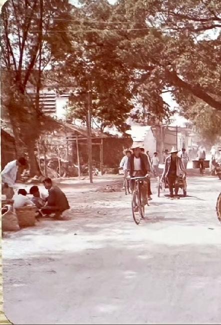 你的家乡1988年是什么样子的？还有老照片吗？你还记得当时是什么样子的吗？

这