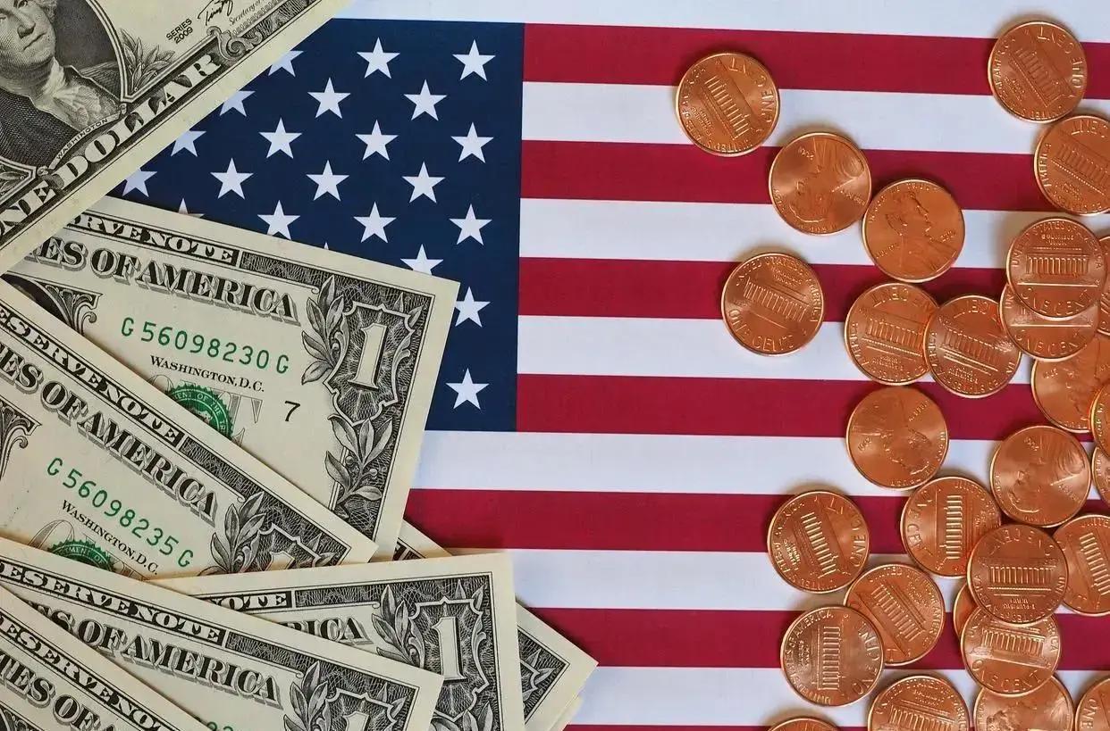 2026年3月6日，贝莱德26亿美元私募信贷旗舰基金HLEND突然限制赎回，9.