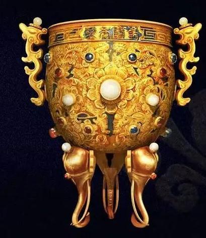 “金瓯”有个意象，承载了千钧的重量。
从历史上追寻：
一、“金瓯”典故
1. 本