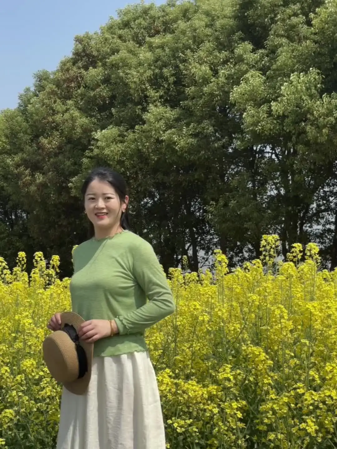 你可不准反悔 菜花开的时候 你一定要回来看我….