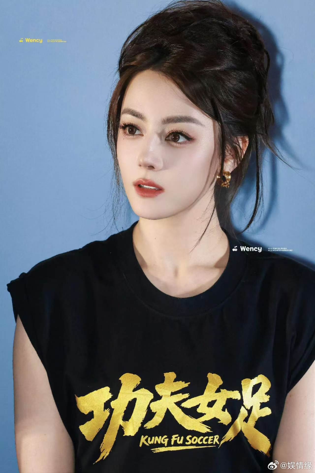 热巴大美女晒黑了也好看 功夫女足路演热巴这句话我能记一辈子，大美女晒黑了也好看 