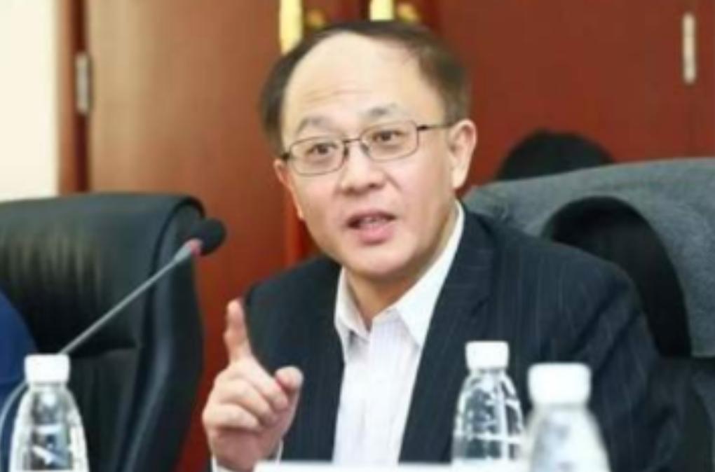 中美“差距”究竟在哪？邱震海语出惊人：“中国辛辛苦苦在14亿人中培养人才，老美是
