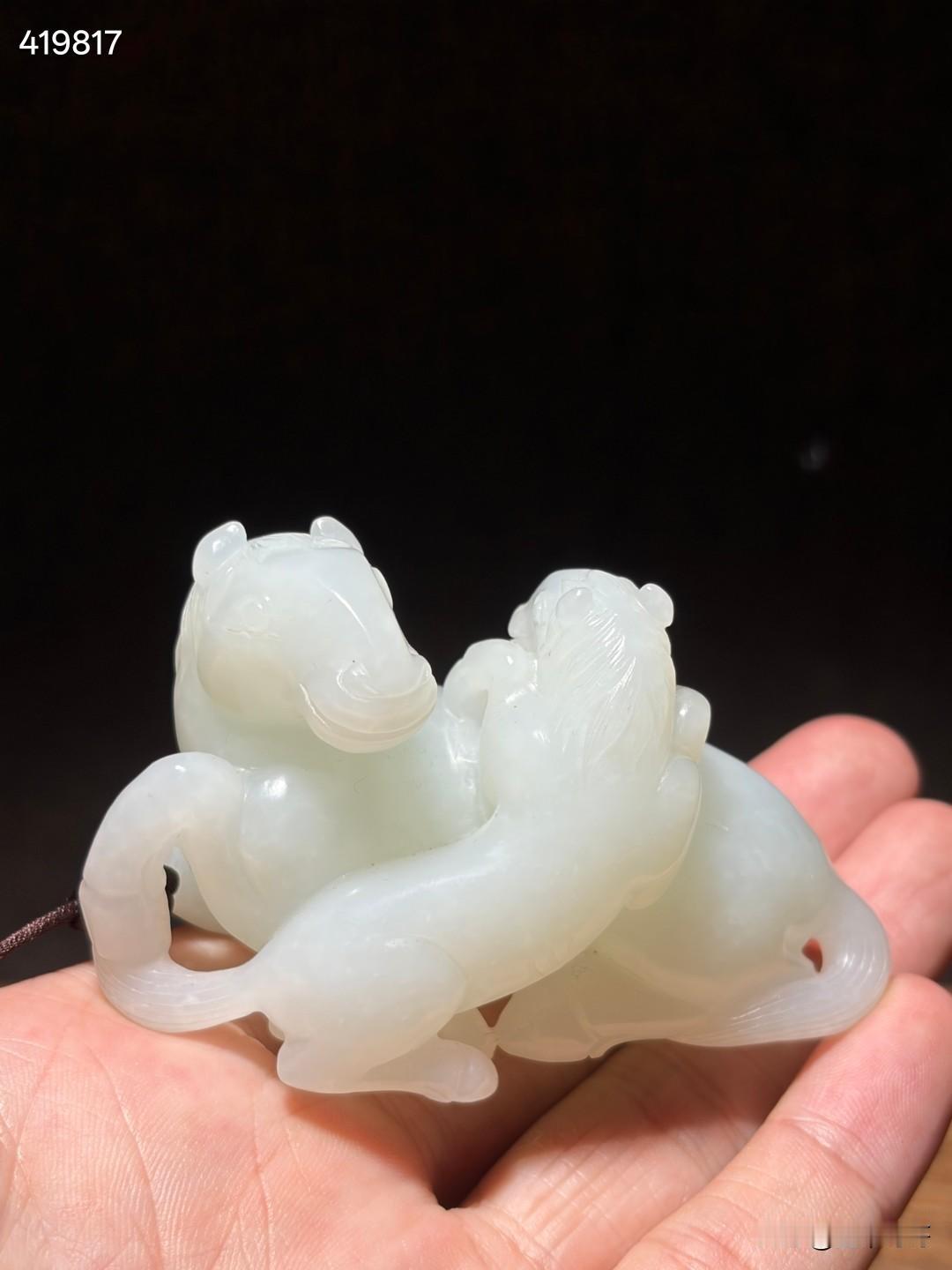 清和田玉双马
尺寸7.7×4.5×3.9厘米