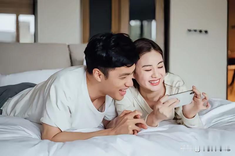 双方自愿看隐私，到底违不违法？
90%的情侣、夫妻都踩过的法律坑，那些没人明说的