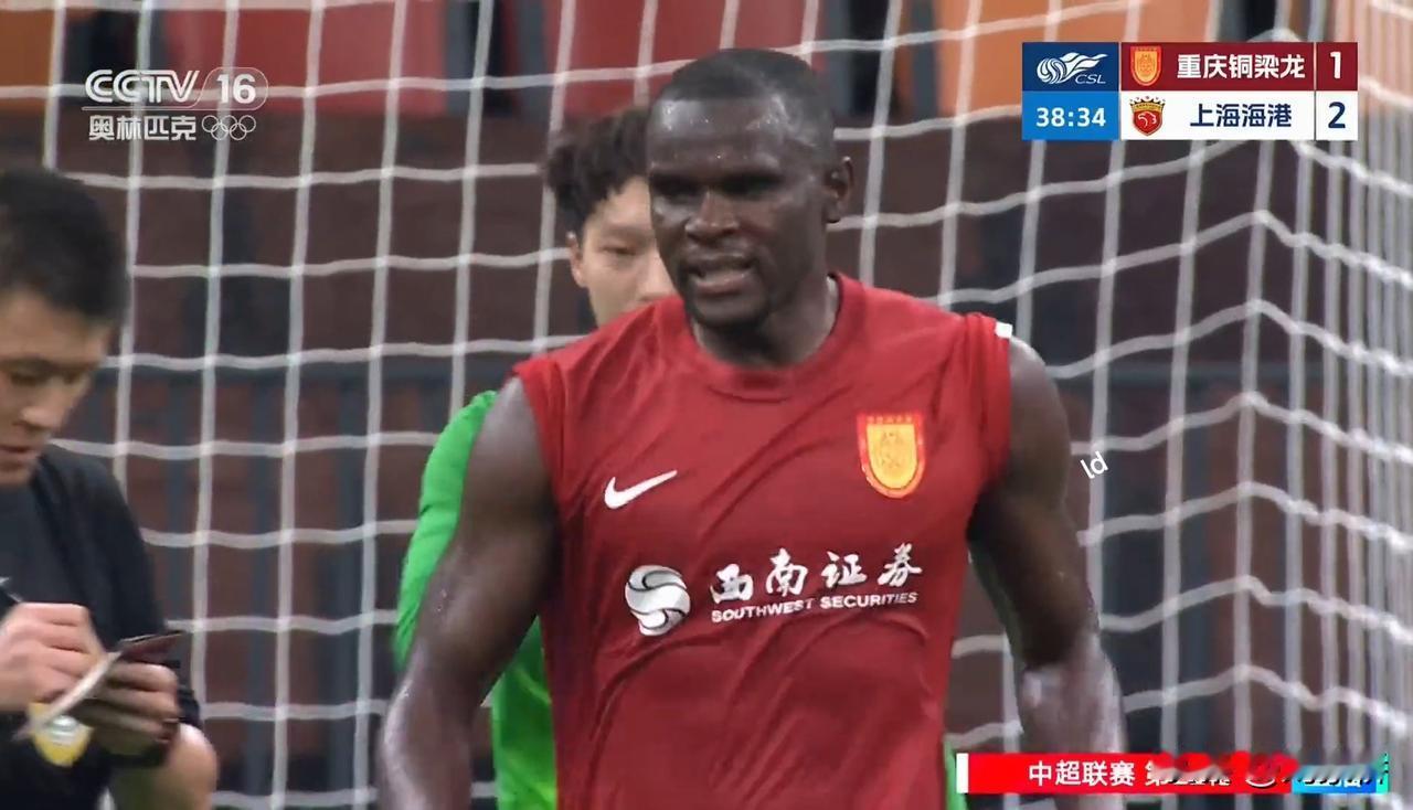 恩加德乌真衰！

今晚，中超联赛第22轮，重庆铜梁龙主场迎战上海海港，上半场比赛