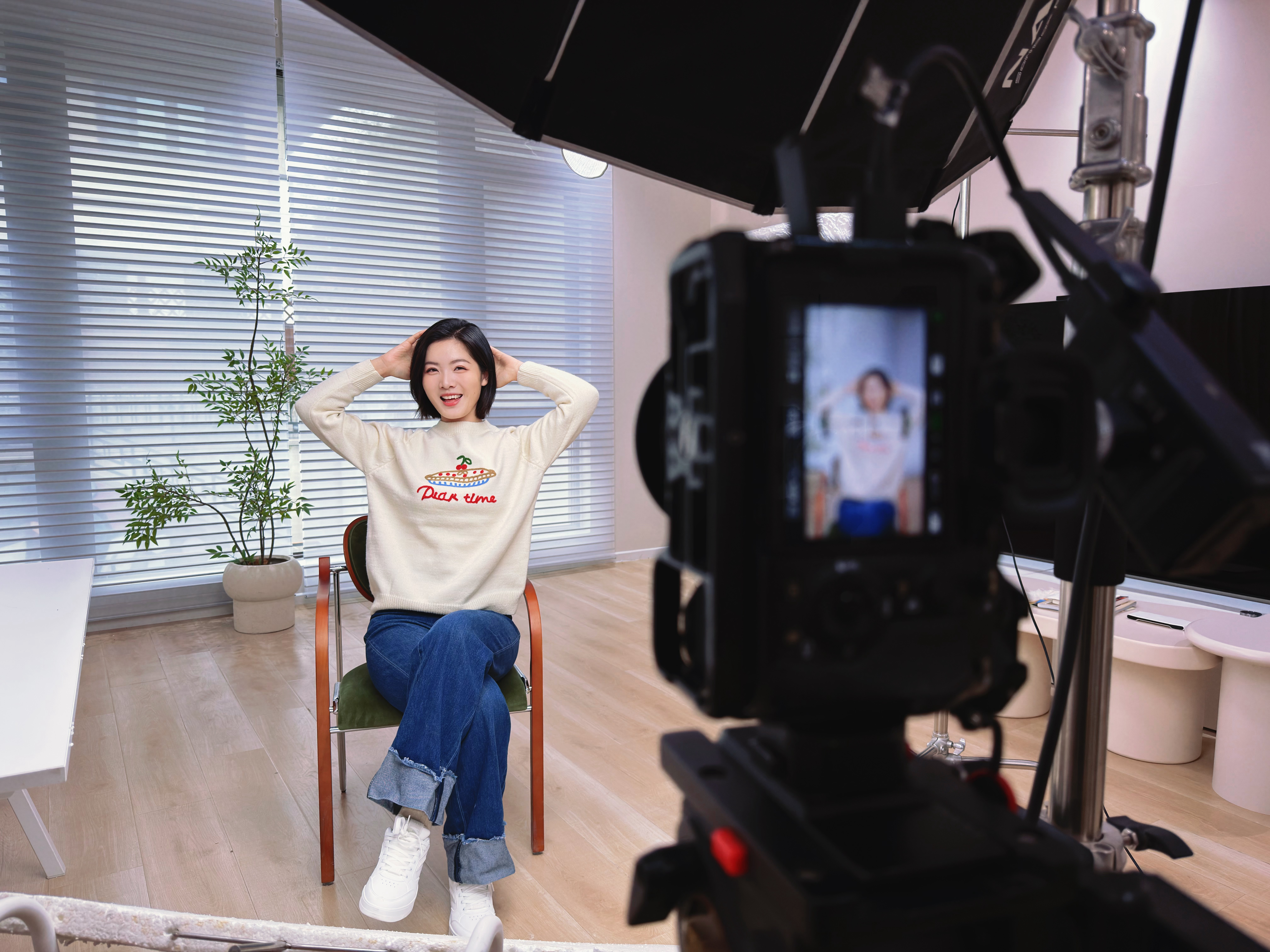 我好喜欢我的工作室啊~~[害羞][害羞]每次来都像充电一样你想来做客吗？[么么哒