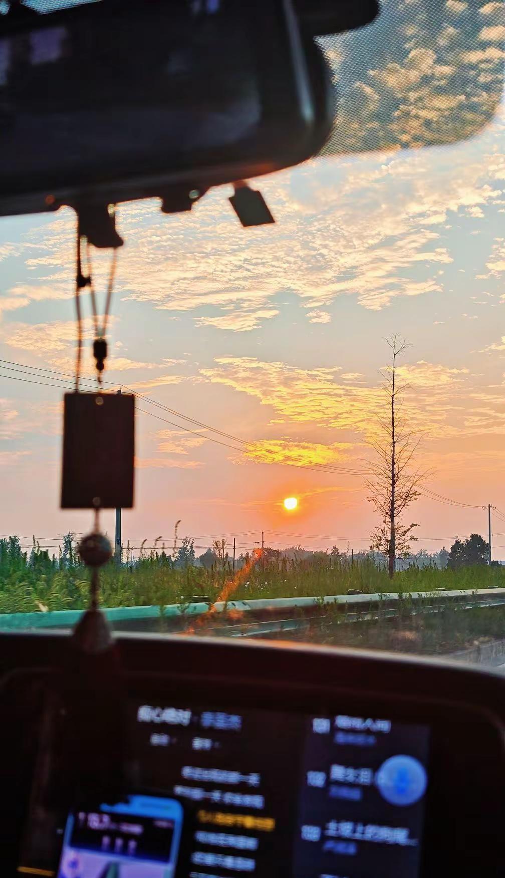 没什么爱好，就喜欢乱拍照，因为留不住的东西太多了...镜头下的夕阳 治愈系风景都
