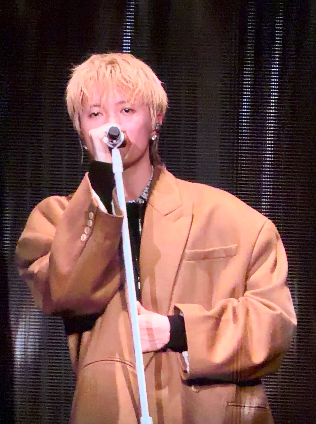 Asen今晚演唱会妆造！帅成idol了？Asen