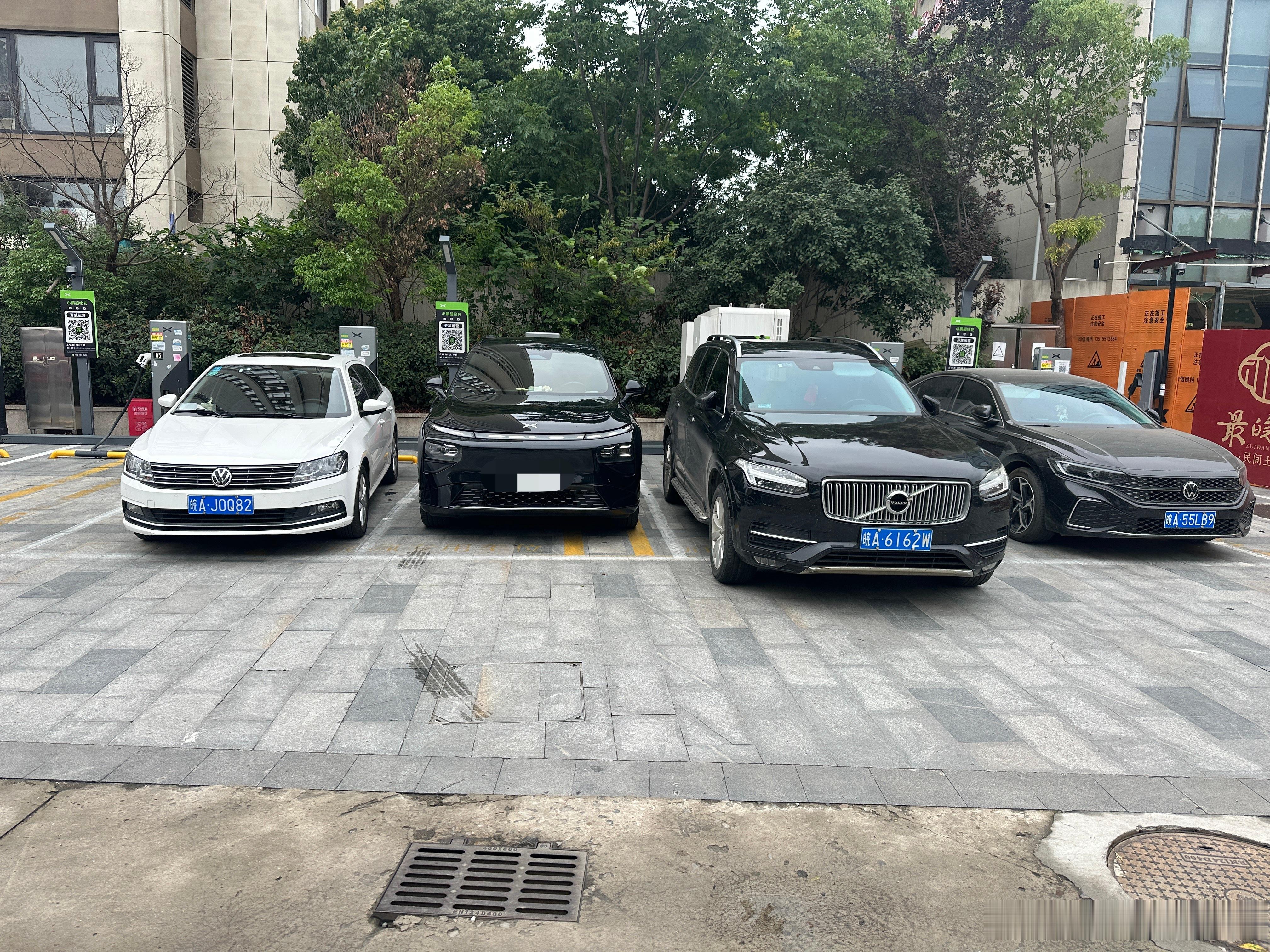 举双手赞同比亚迪的这个做法！！！油车占充电位真的太让人恼火！好几次急着充电，到充