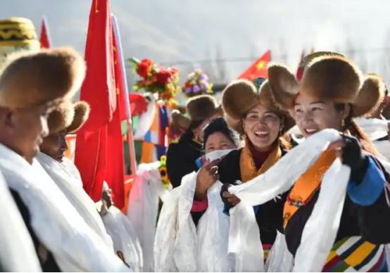 西藏的问题，唐朝整不明白，元朝整不明白，明朝也整不明白，但是硬是让清朝给整明白了