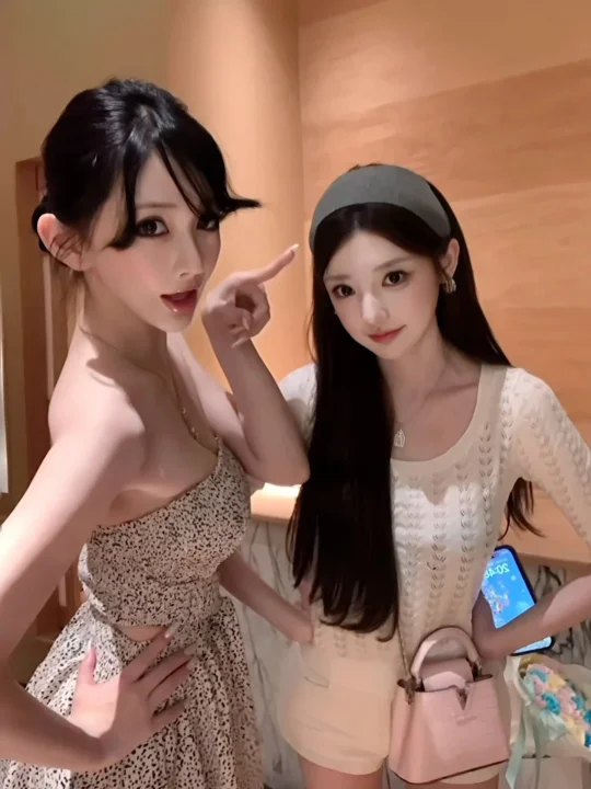 攒一些见面的拍照姿势～