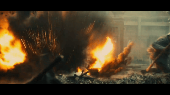 一边是被虐杀一边是新生命诞生在那个时代下，每个人都在拼命努力的活着，《八千里路云