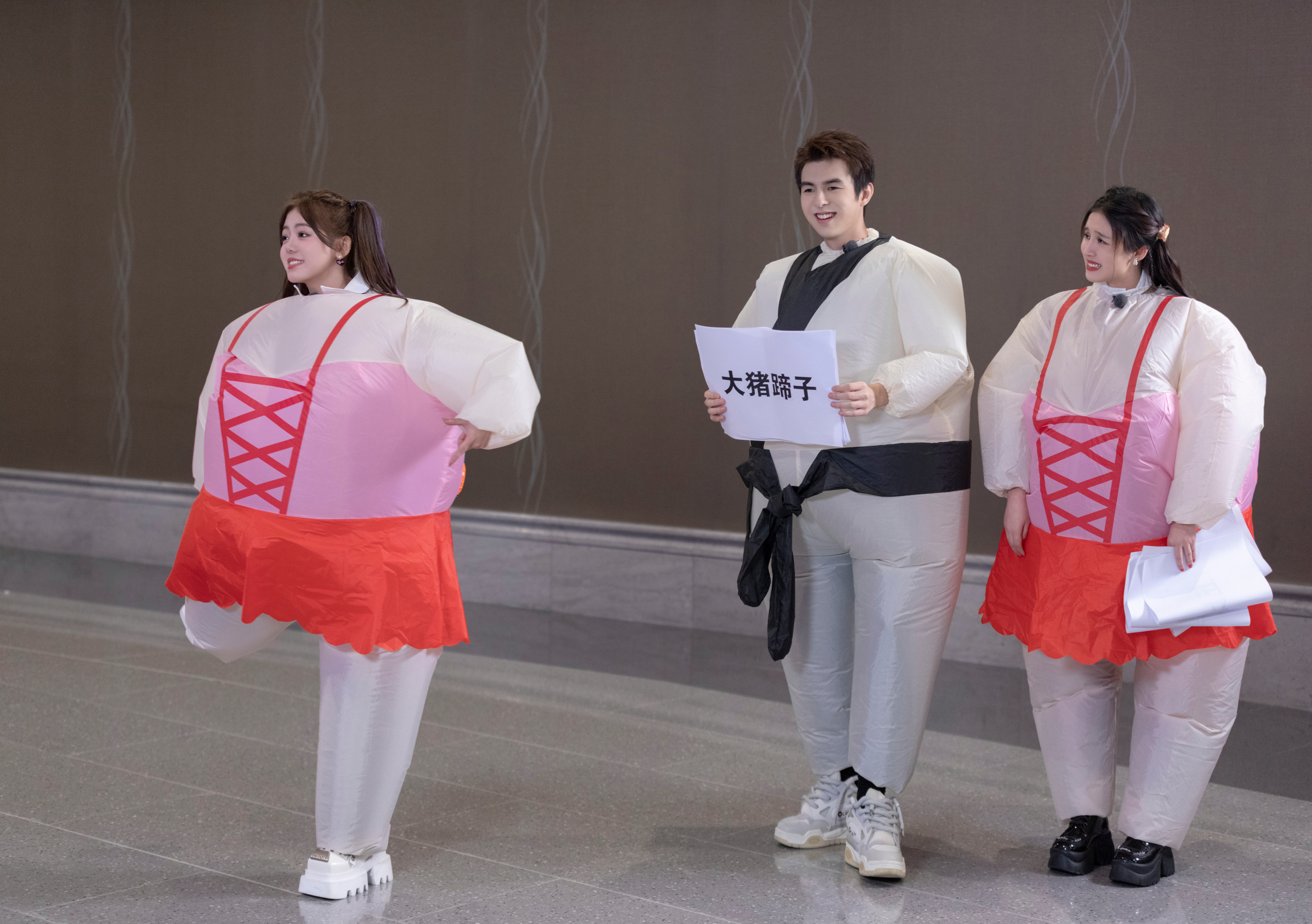 #黄子弘凡被大猪蹄子难住#黄子弘凡你要不要这么搞笑啊，演大猪蹄子这个词真的笑发财