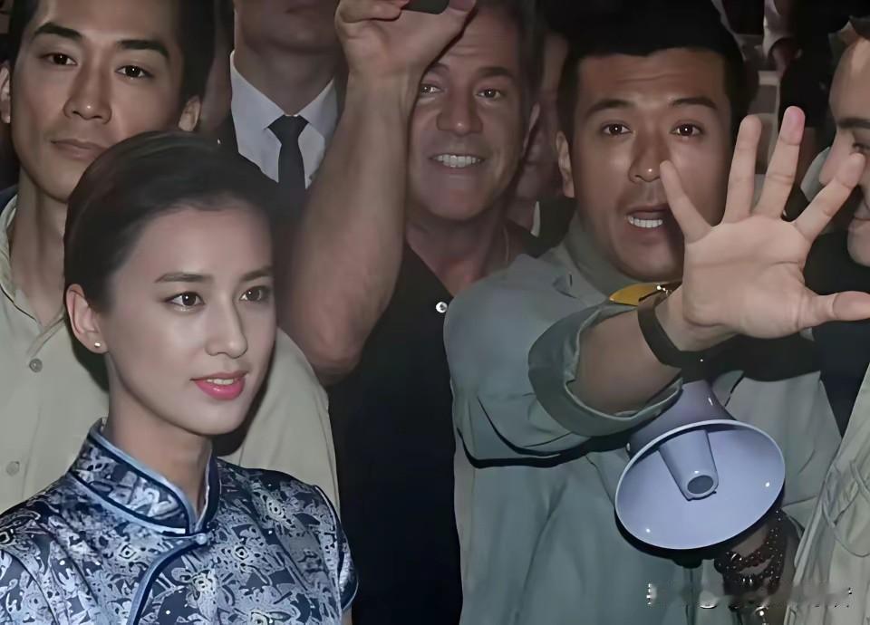 杨子和黄圣依离婚的热度也淡了，婚姻究竟是存在过，曾经杨子为了黄圣依真是做足了功课