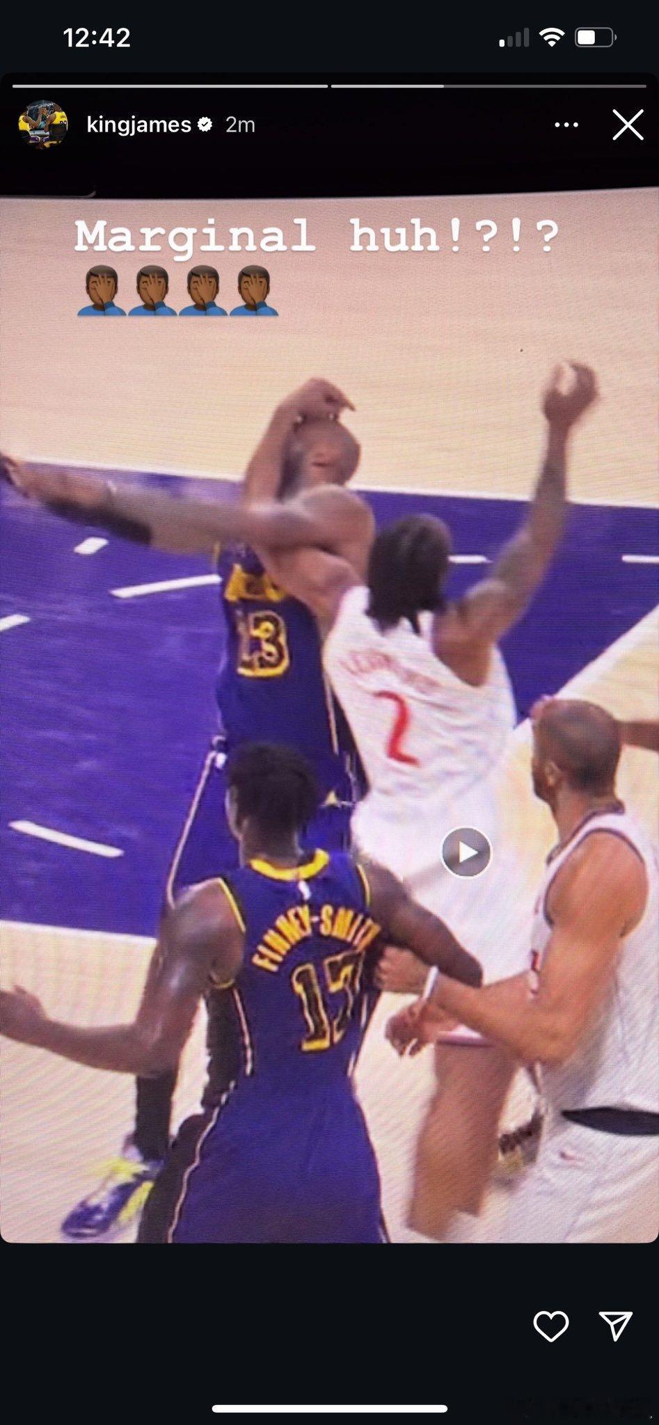 老詹忍不住了，更新动态：“轻微接触？🤦♂️” 