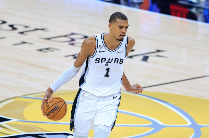 6月7日讯 近日前NBA球员乔·约翰逊和名嘴香农·夏普在节目中谈到文班亚马球鞋合