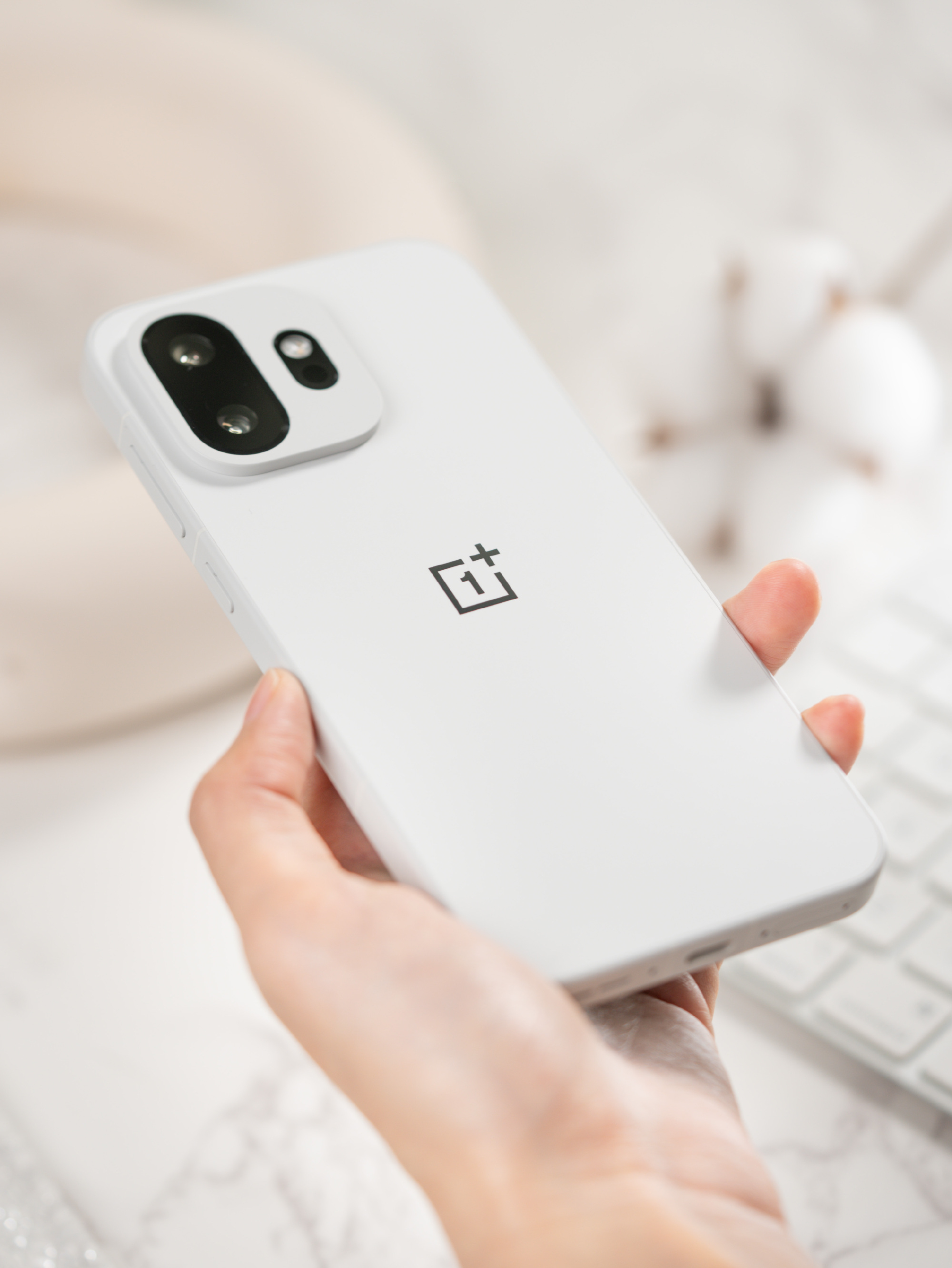 看到不少一加15T的黑评，貌似除了喷价格也喷不出别的了，但内存涨价的道理谁不懂呢