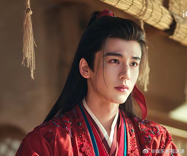 张凌赫版赘婿有效出场！现身前:那就是个腿瘸丑陋的流民！现身后:这哪来的俊俏后生？