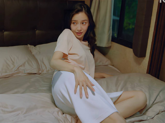 杨颖这是怎么了？表情好奇怪你们把baby麻麻怎么了！ ​ ​​​