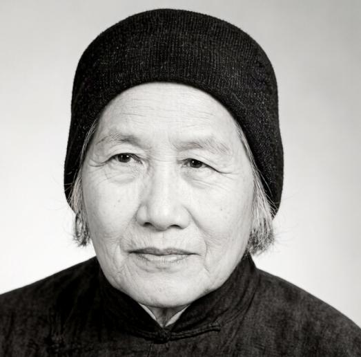 1862年，26岁的英王陈玉成被处死，士兵接到斩草除根的命令，20岁妻子揣婚书逃