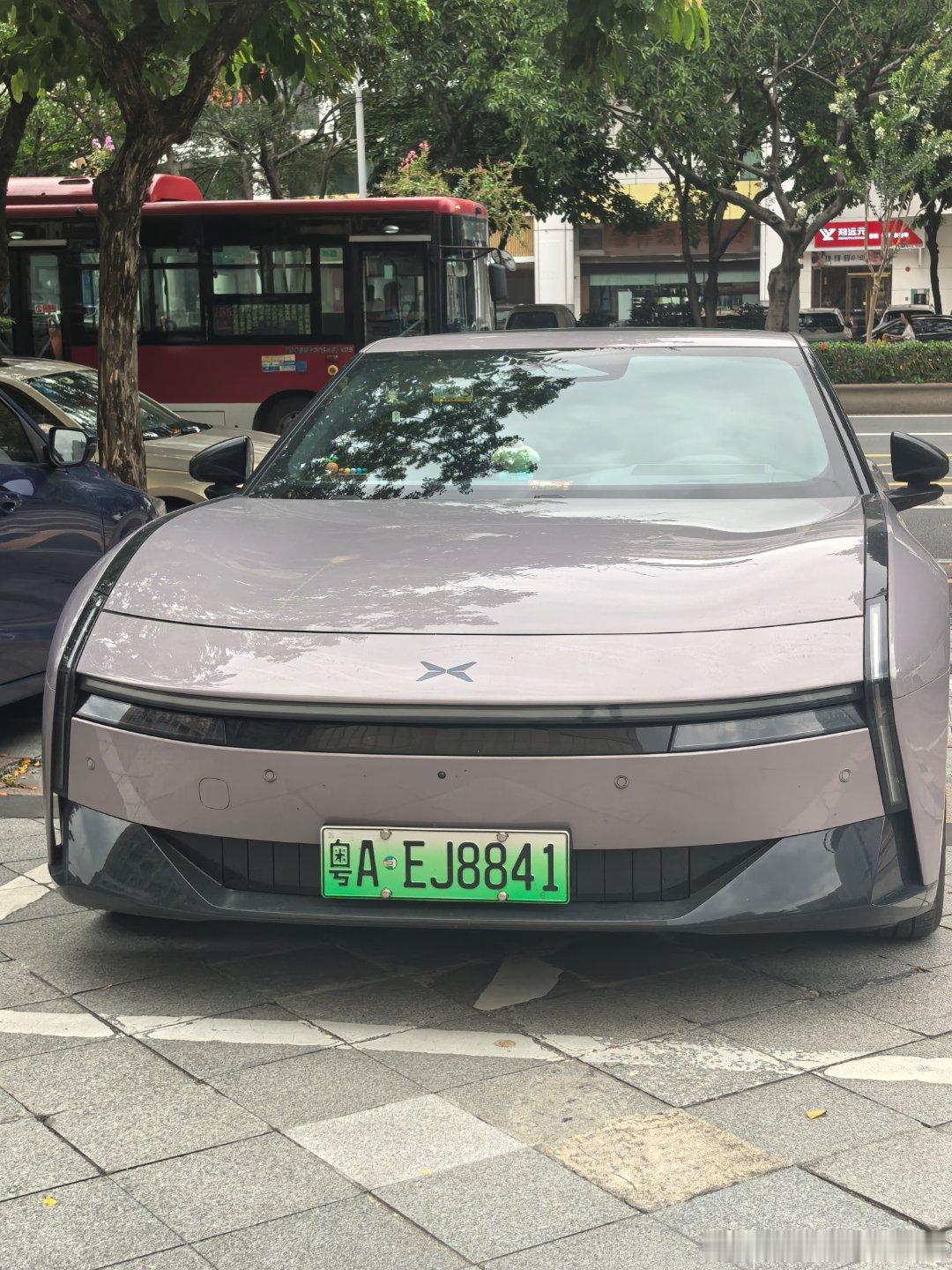 两款20万出头的纯电轿车，尚界Z7和小鹏P7，谁外观更好看？ 