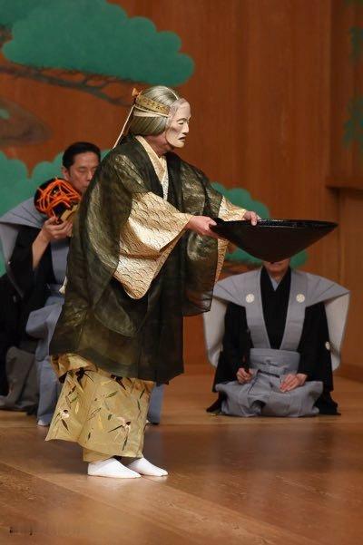 小野小町盛衰故事（年轻时美丽受宠，年老色衰后陷入孤独贫穷）的祖型，在平安末期的《
