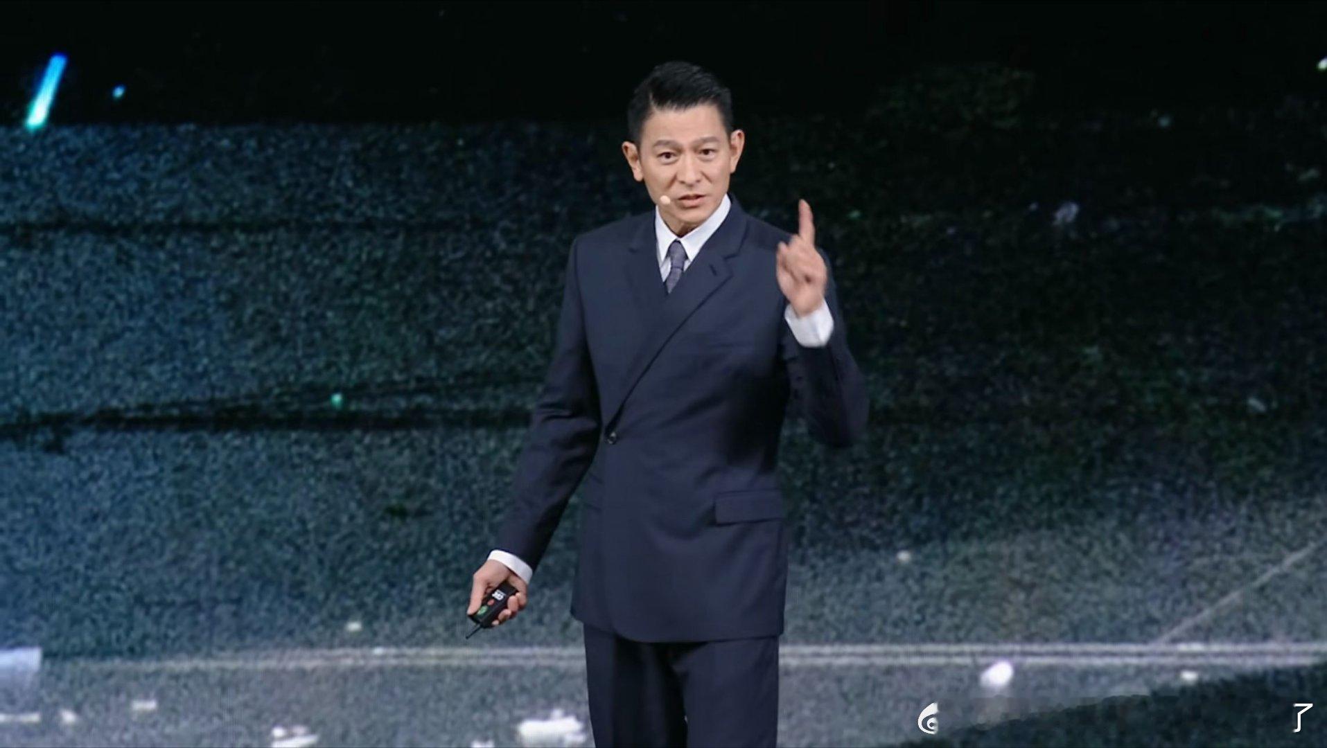 余承东说和刘德华又要见面了 我想听华仔聊聊他心目中的“非凡”跟去年有什么不同，毕