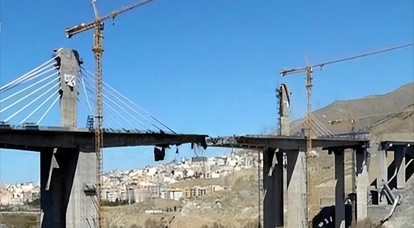 特朗普急炸4亿桥：选情跳水反中计，伊朗喊重建成共识

特朗普为救37%支持率，硬