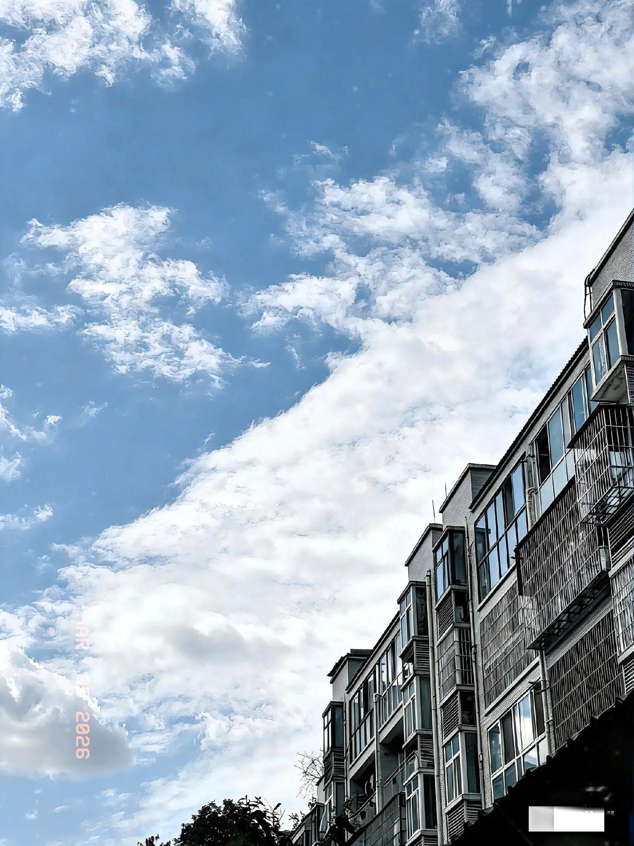 别听那些人瞎吹！

北约那套导弹防御系统，

远没有嘴上说的那么神奇。

很多人